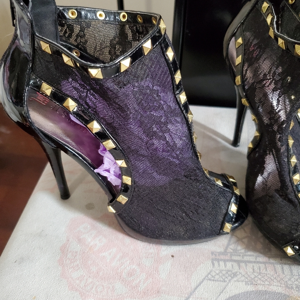 Heels - Picture 2 of 3